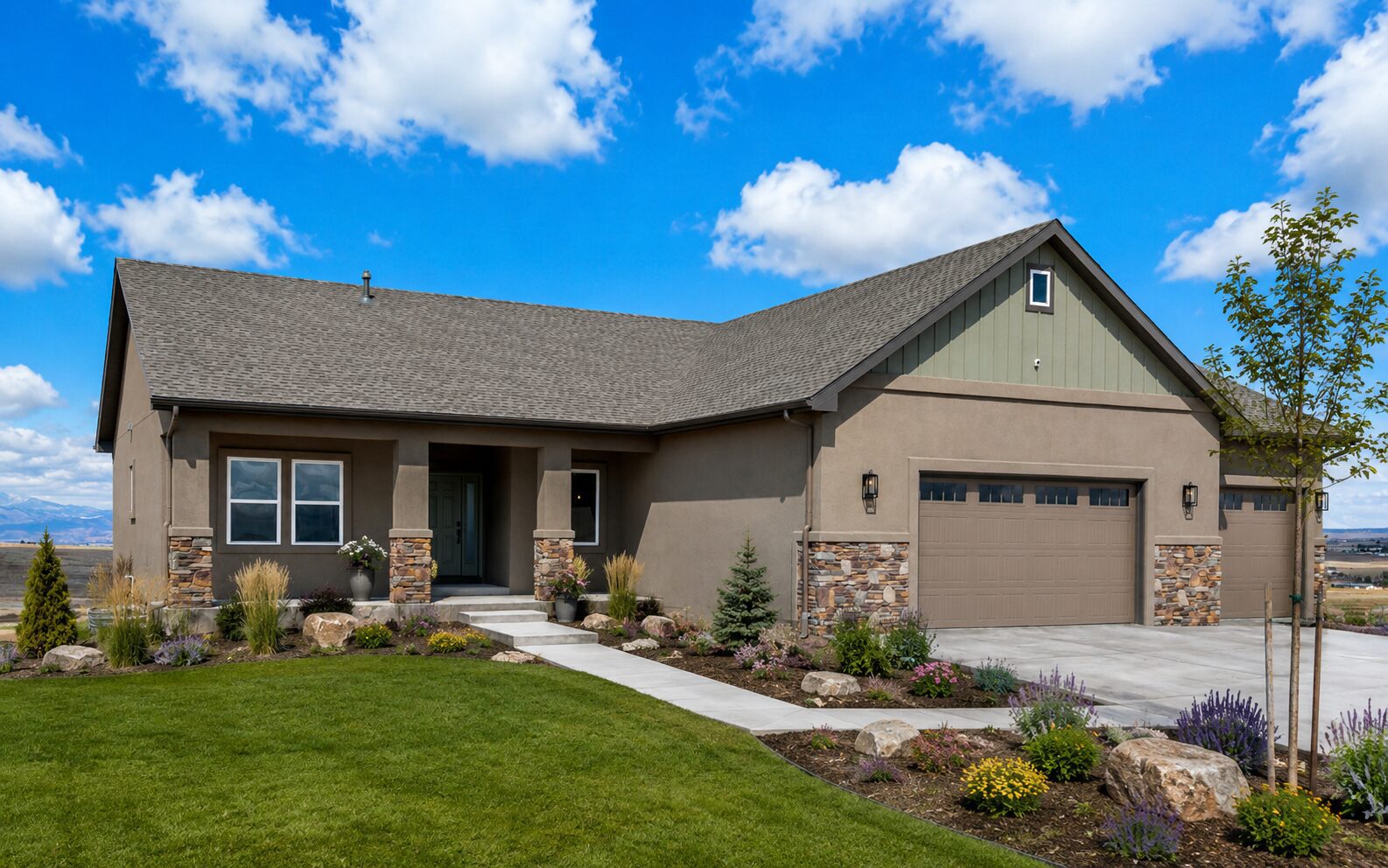 Landscaped 2935 Hoofprint Front Elevation